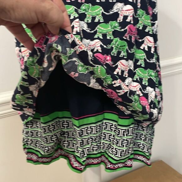 NWOT Crown & Ivy Sleeveless 2 layer elephant blouse shirt top  Size L large - Picture 4 of 9